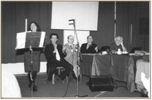 da destra Pier Paolo Scattolin, Pier Luigi Postacchini, Andrea Angelini, Alessandro Calò, relatori del Convegno; a sinistra Silvia Testoni, direttrice della Corale Cavallini di Modena